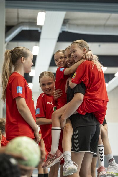 Begejstrede håndboldpiger